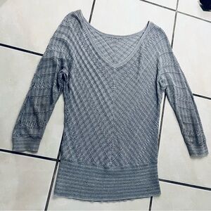 White House Black Market Gray Open Knit Sweater V-Neck 3/4 Sleeve Lite Weight
